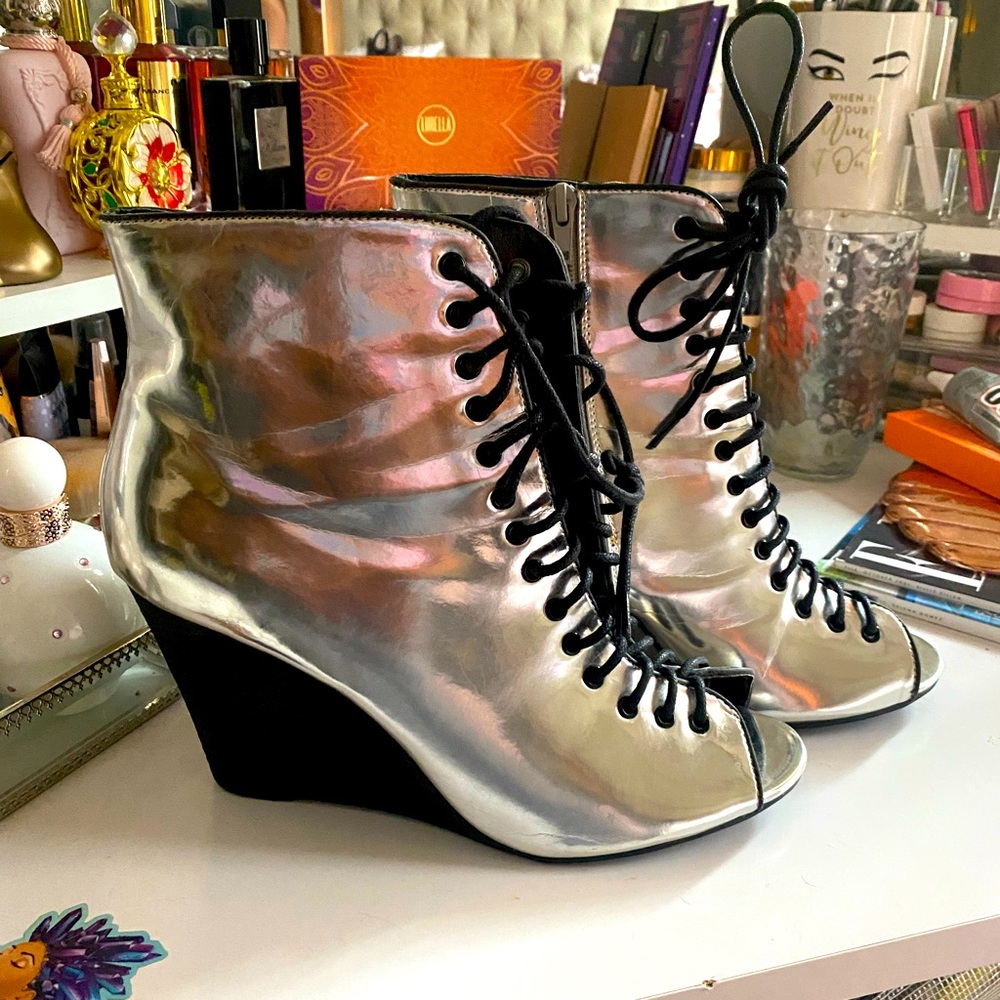 Silver wedge lace up boots 🔗